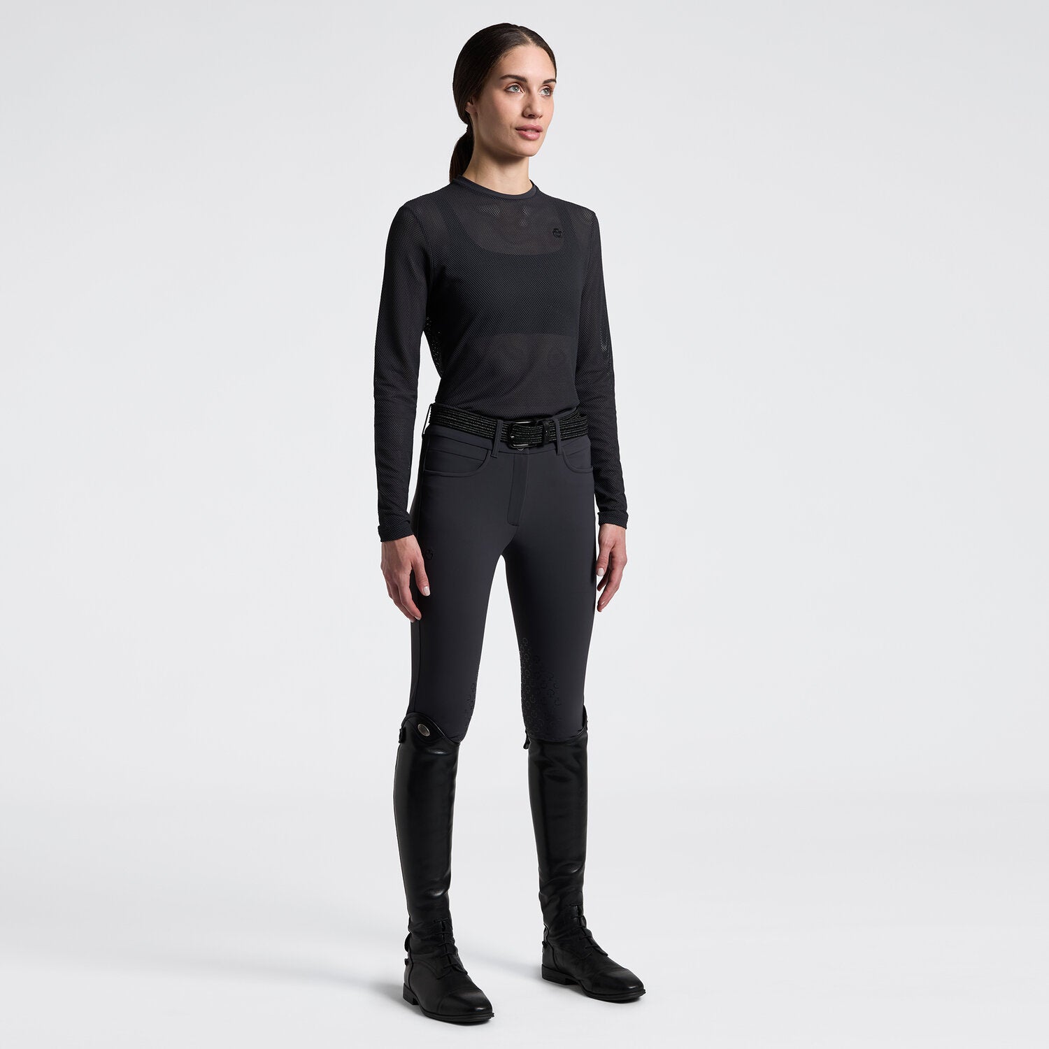 T-shirt de compétition à manches longues pour femmes, en tissu entièrement perforé avec logo monochrome sur la poitrine